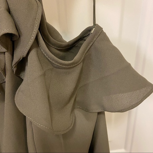 NWOT Long Cold Shoulder The Shoulder Blouse - Picture 4 of 7